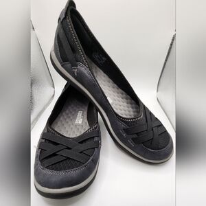 Clarks Black Flats with Breathable Upper and Cushioned Insoles